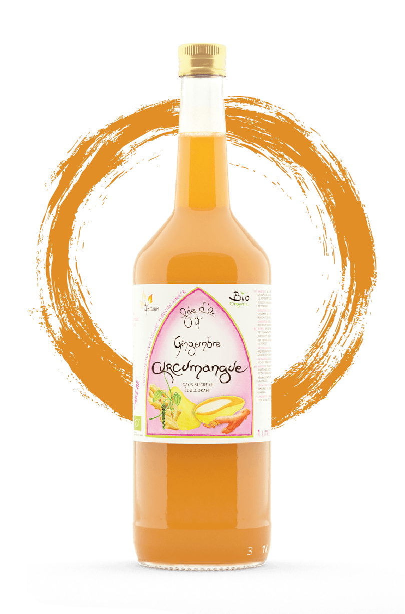 Bouteille de liquide orange, bouchon doré, sur fond de cercle orange dessiné au pinceau. Étiquette avec texte et illustration de mangue.