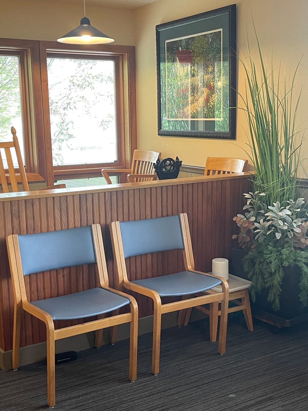 A waiting room with two chairs and a window - the albany clinic in carbondale Illinois