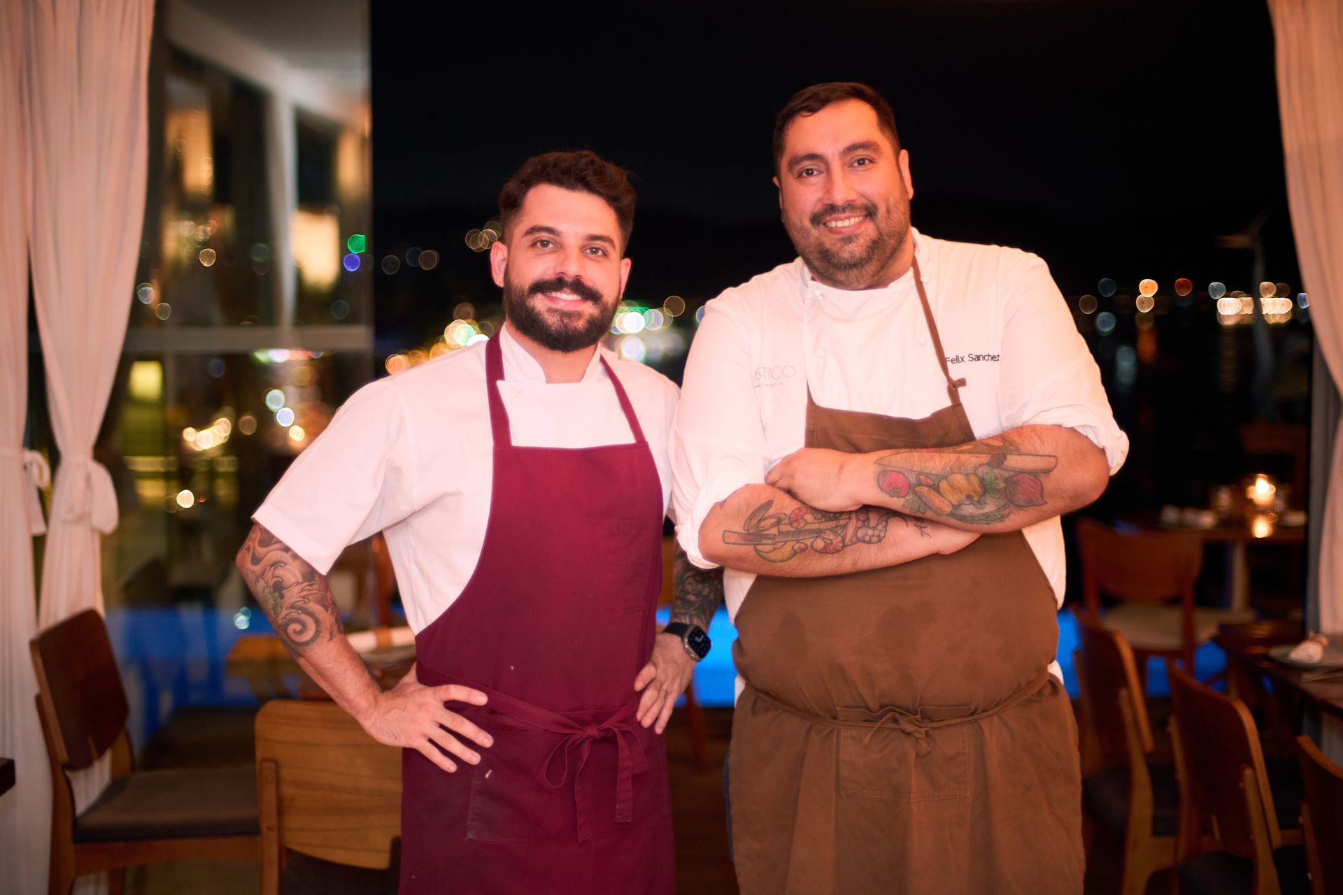 Tuco Mezzomo à esquerda e nosso Chef residente, o chileno Félix Sanchez.