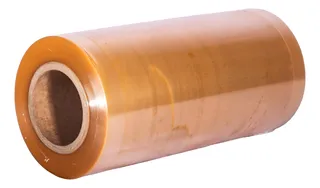 Rollo de film estirable de plástico transparente.