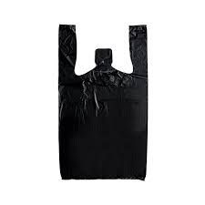 Bolsa de compra de plástico negra con asas.