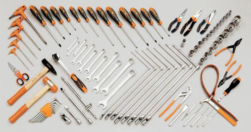 cacciaviti e chiavi inglesi