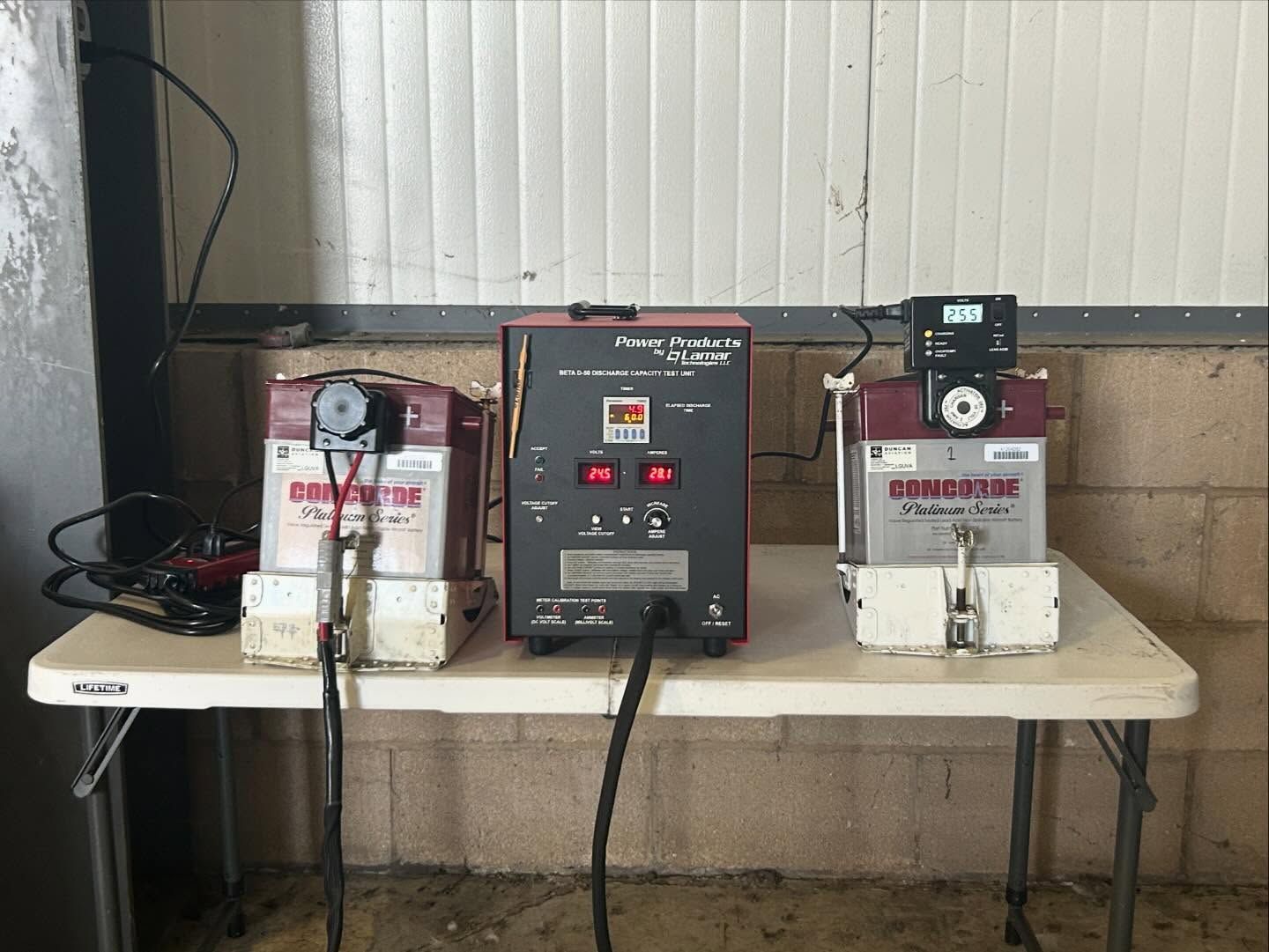 A table with two electrical devices on it one of which says ' camino ' on it