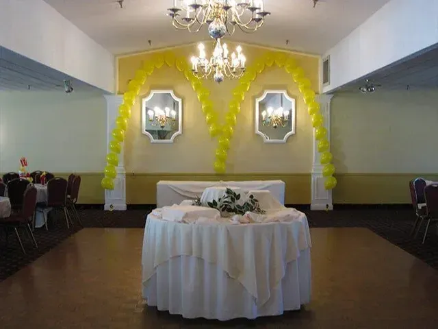Balloon Arches, Columns and Theme Decor