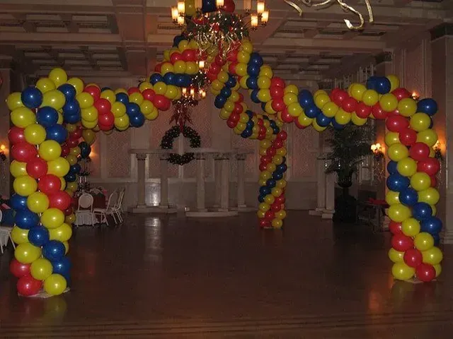 Balloon Arches, Columns and Theme Decor