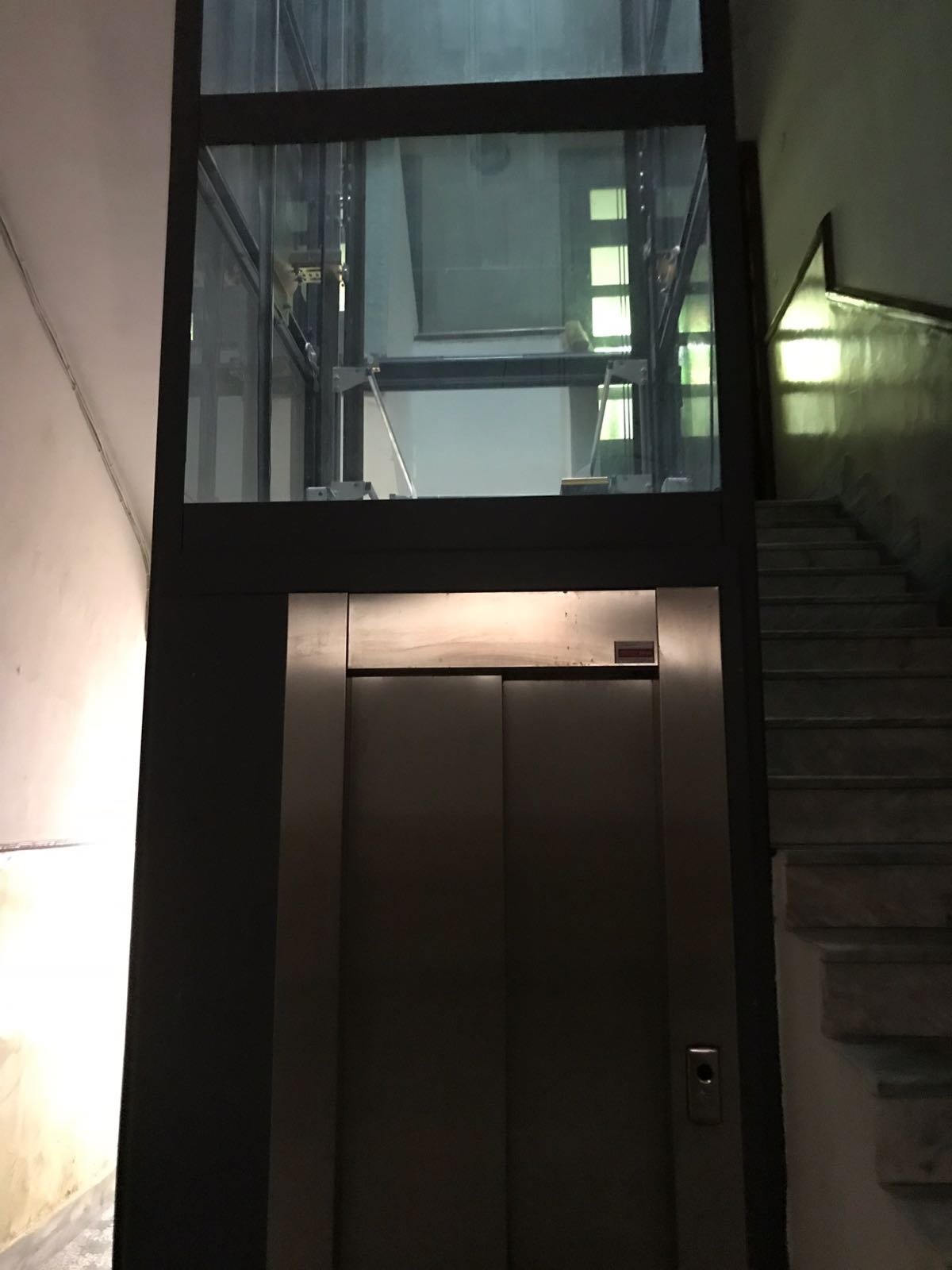 Ascensore in partenza