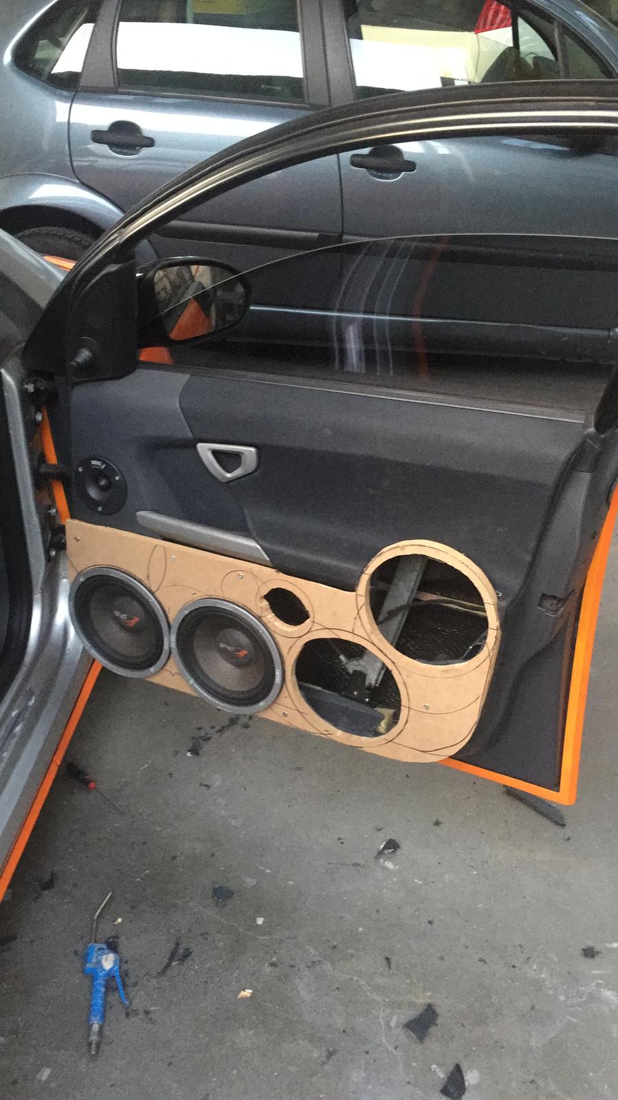 WOOFER installati su una vettura