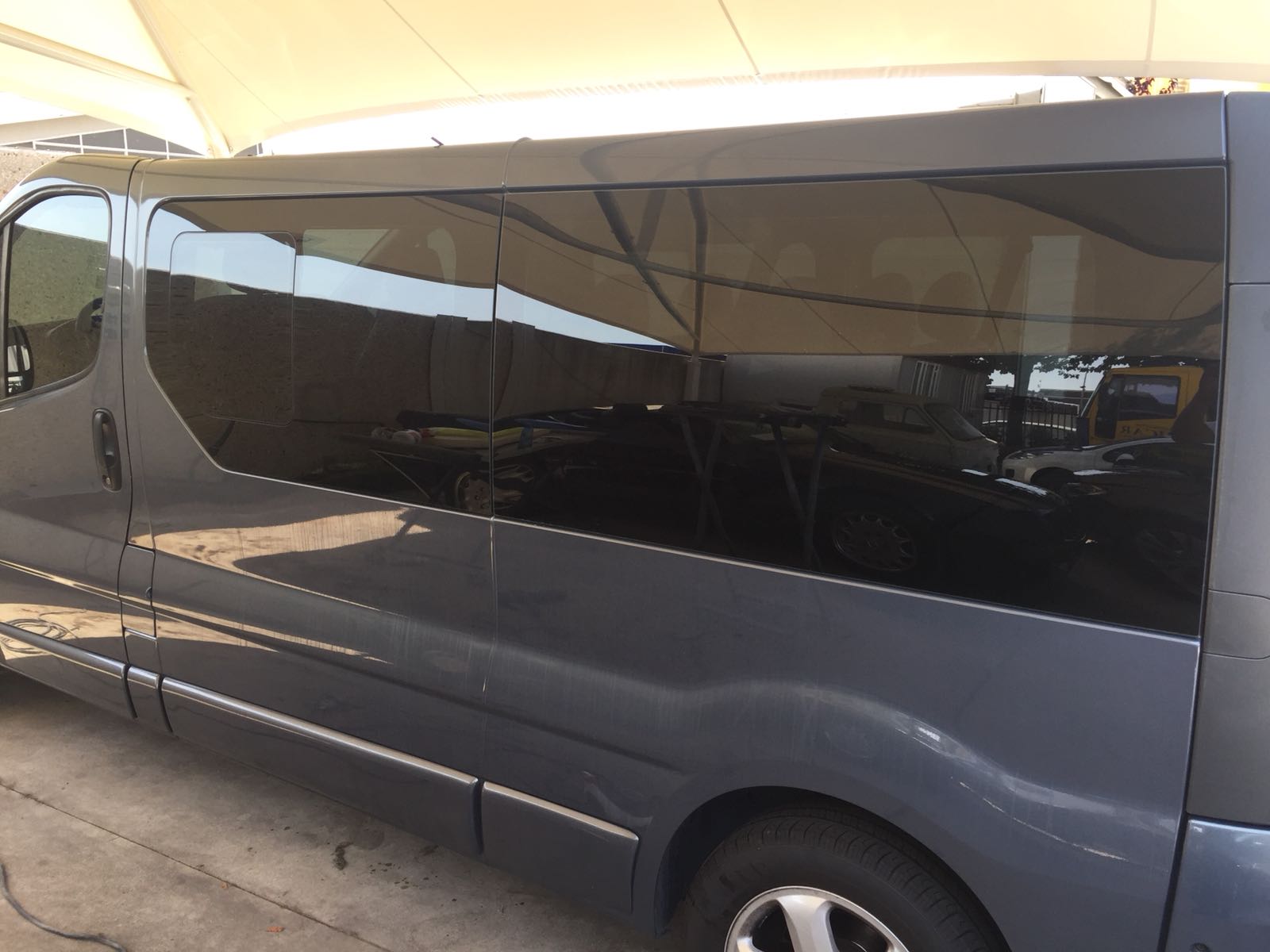 Pulmino con vetri oscuranti