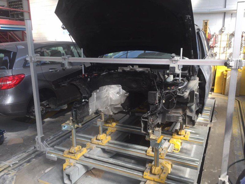 Servizio di riparazione auto in officina