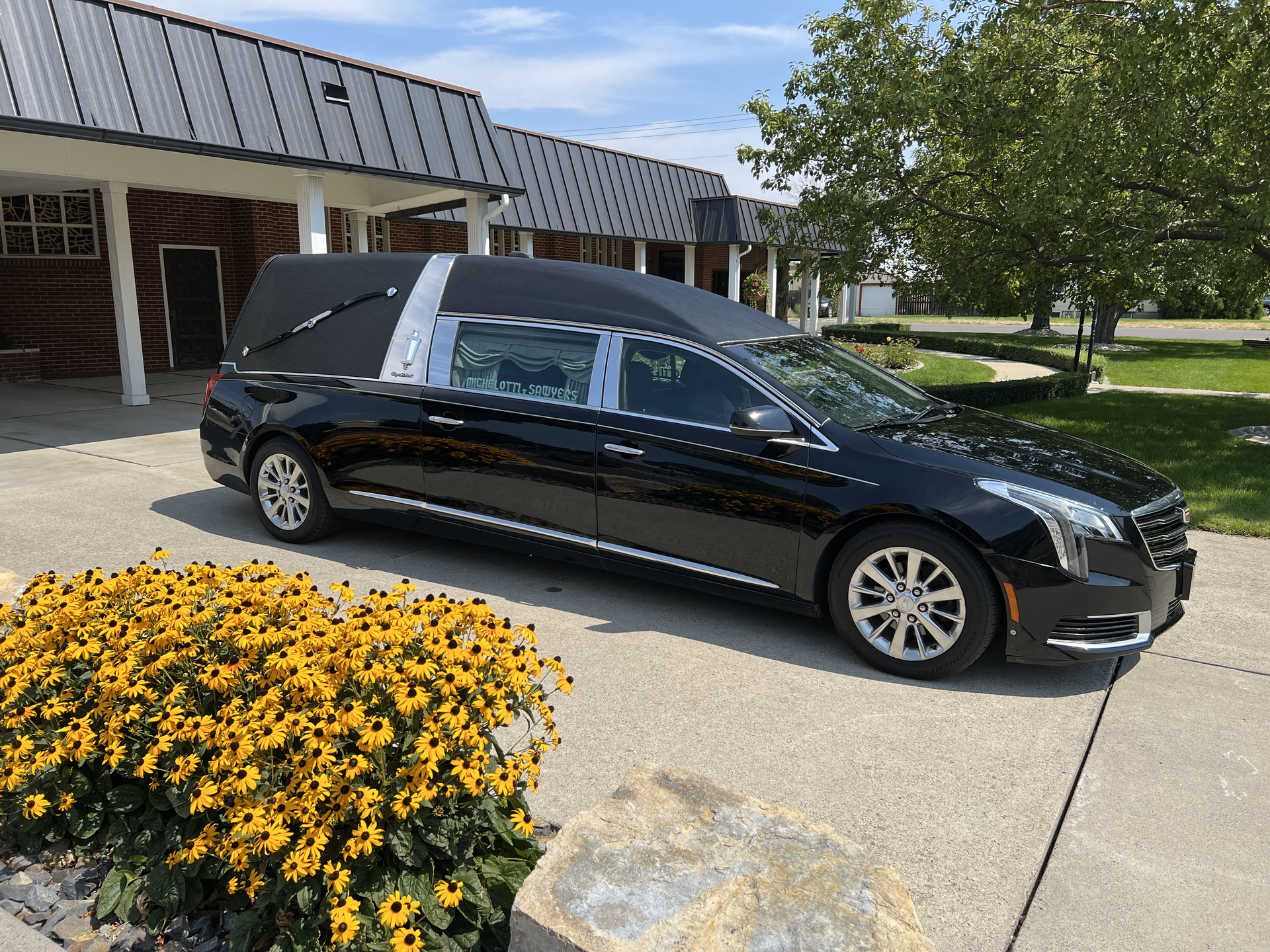 Image of transpor vehicle for Michelotti-Sawyers Mortuary near Red Lodge