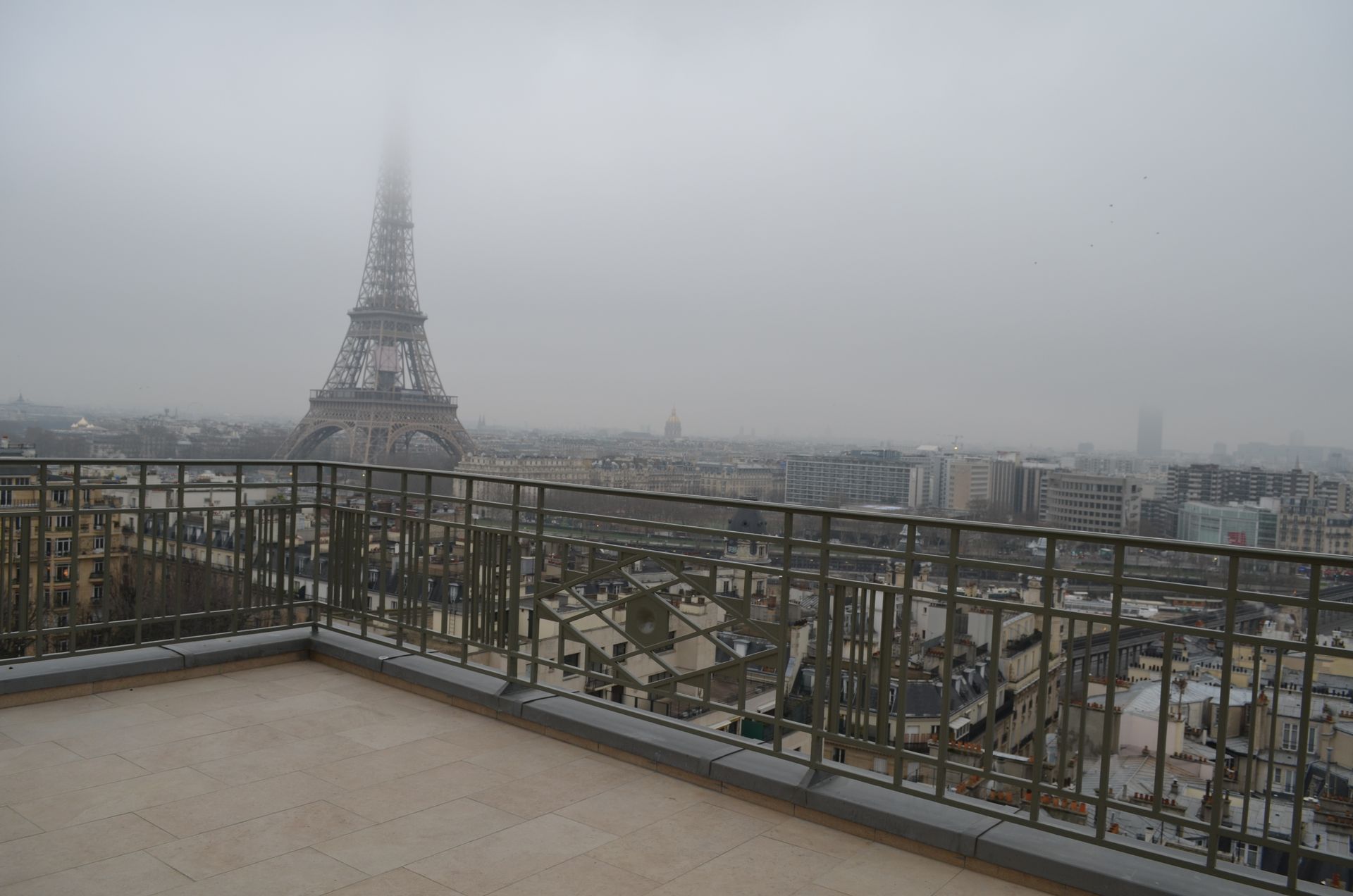 Salon de luxe rénové par architecte d'intérieur à Paris rue Raynouard.