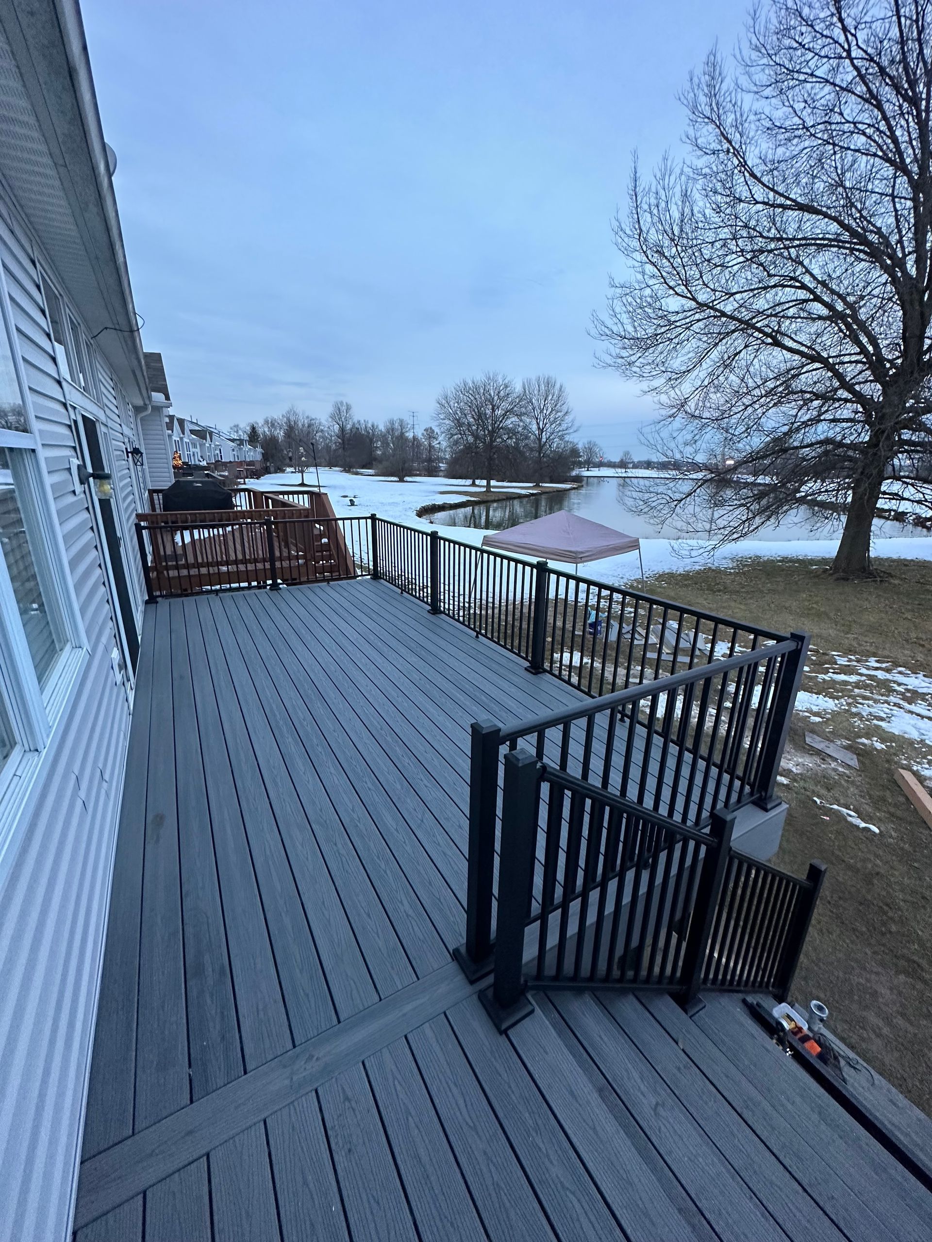 Fiberon Good Life Beach house composite with black aluminum railing