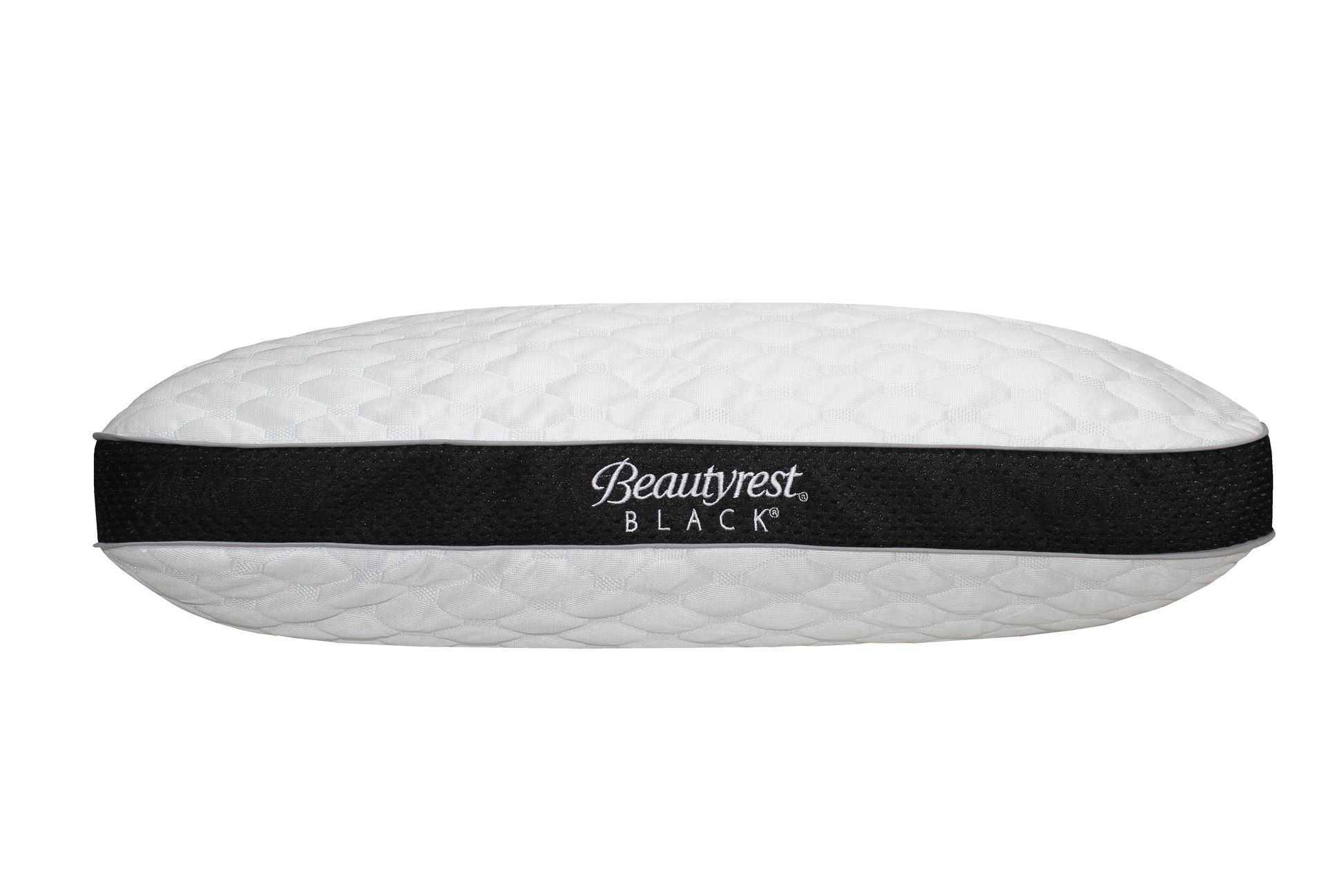Una almohada blanca con una raya negra en el costado está colocada sobre una superficie blanca.