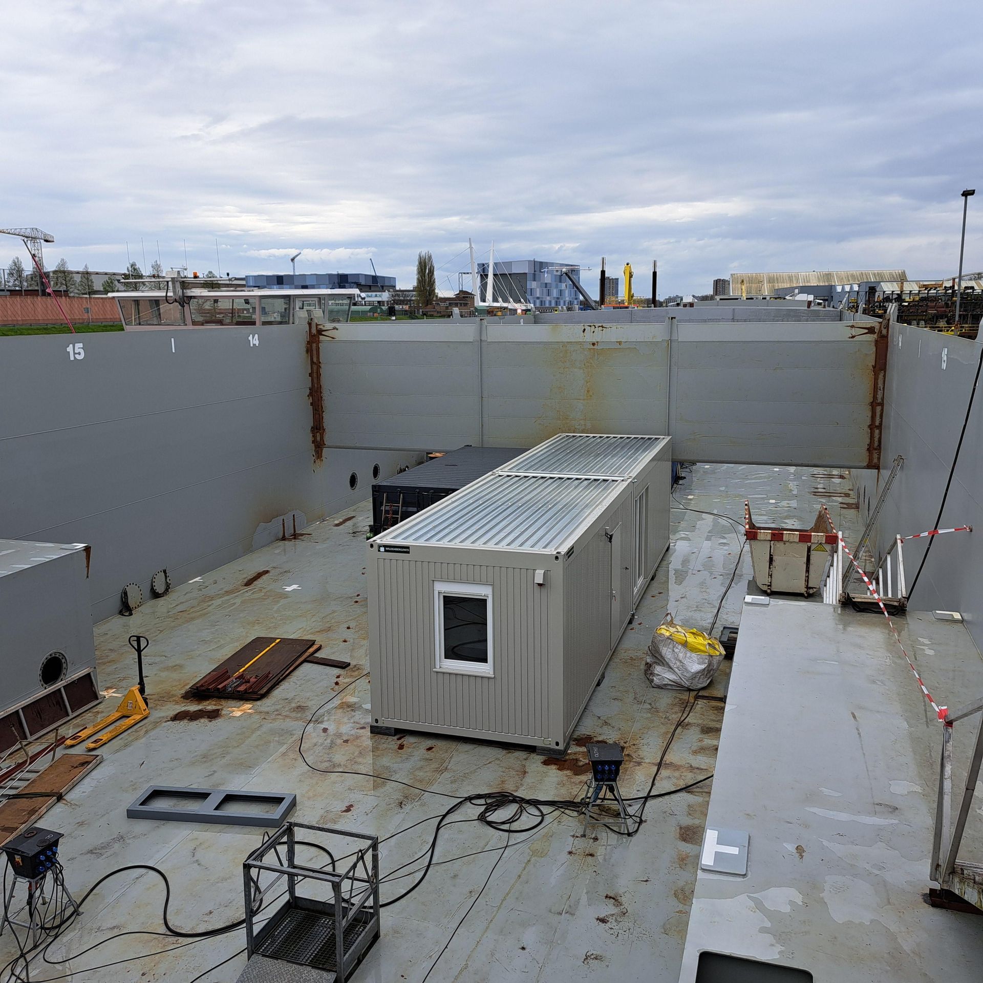 Slimme huisvesting tijdens de afbouw van een schip