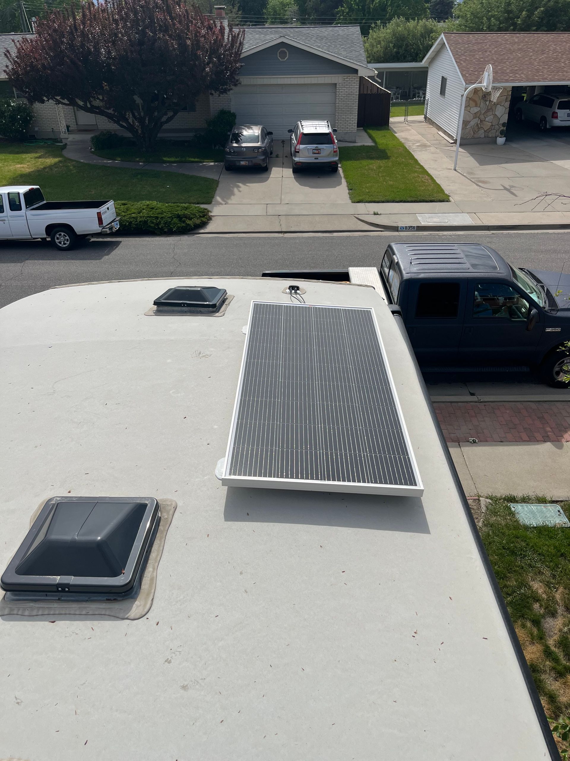 RV roof solar panel services
