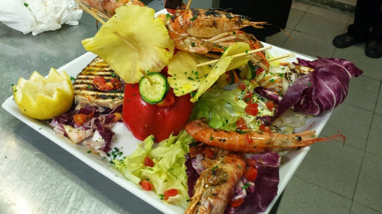 pesce con verdure grigliate