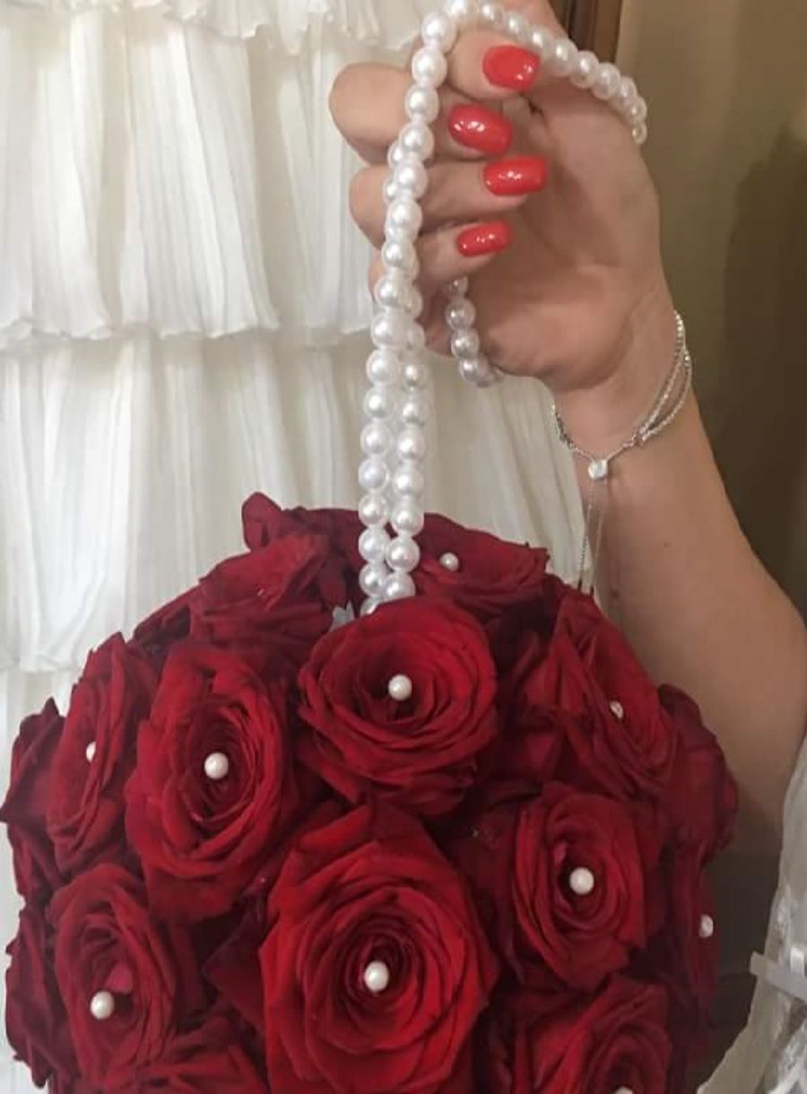 Borsa decorata con rose rosse