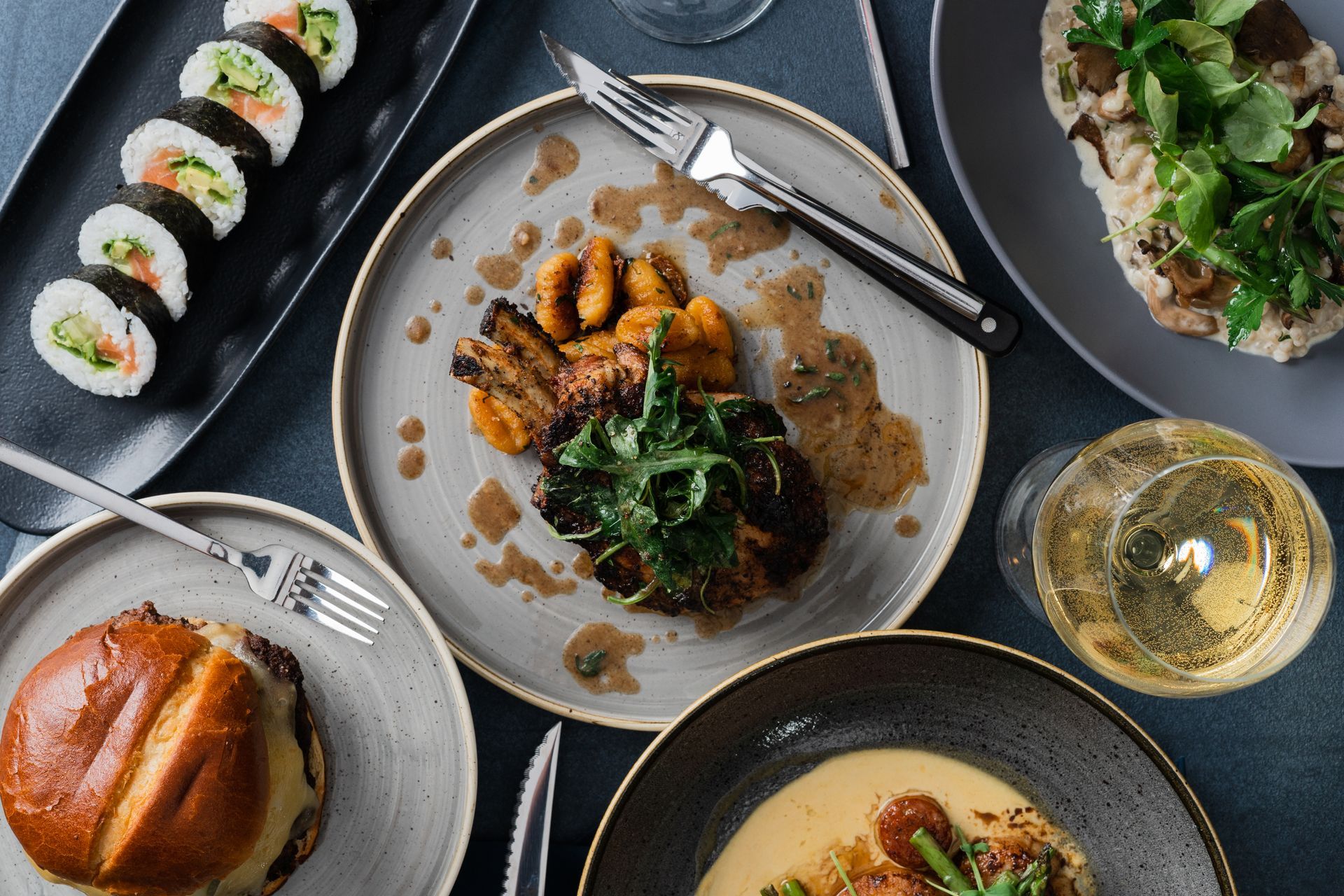 Oak Street Lounge food