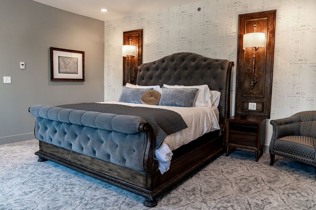 Room 201 King Balcony Suite