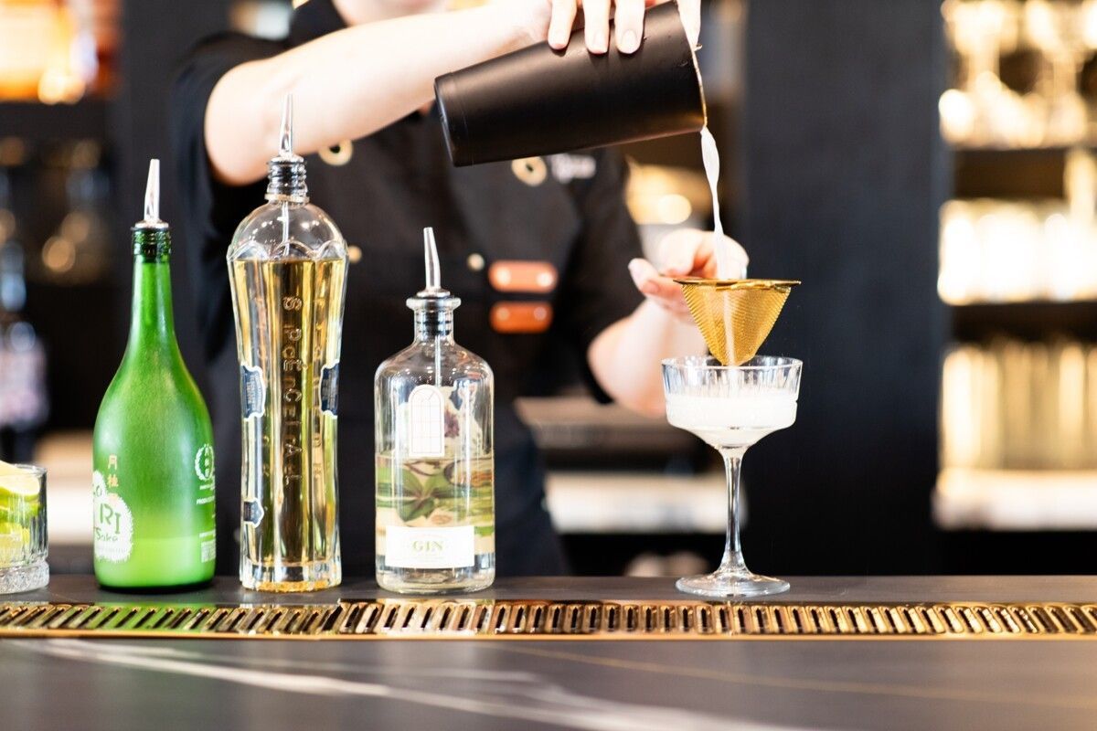 Enjoy a cocktail at Oak Street