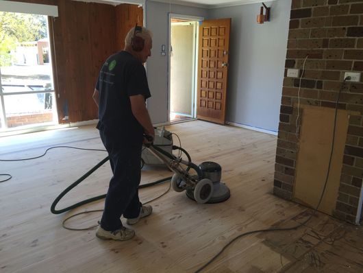polishing hardwood floor
