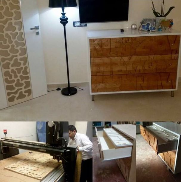 Un uomo sta usando una macchina per tagliare un pezzo di legno