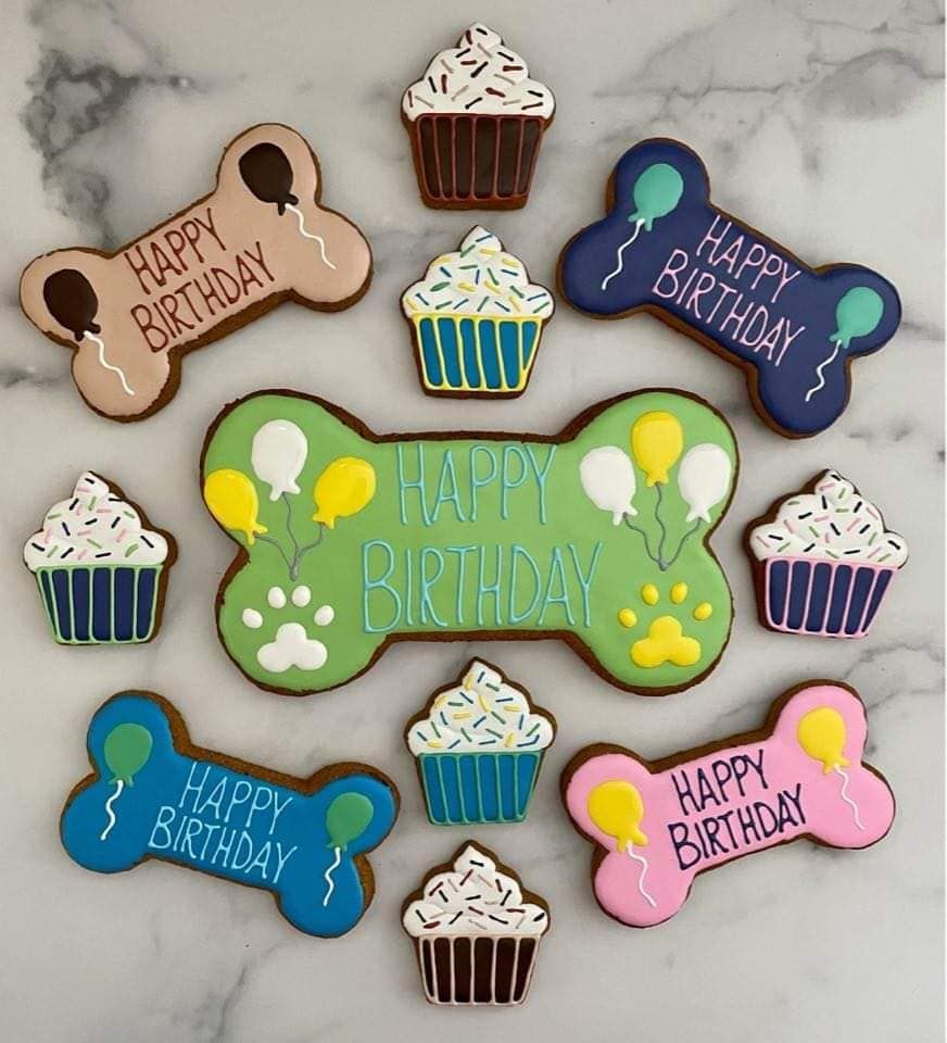 A bunch of cookies that say happy birthday on them