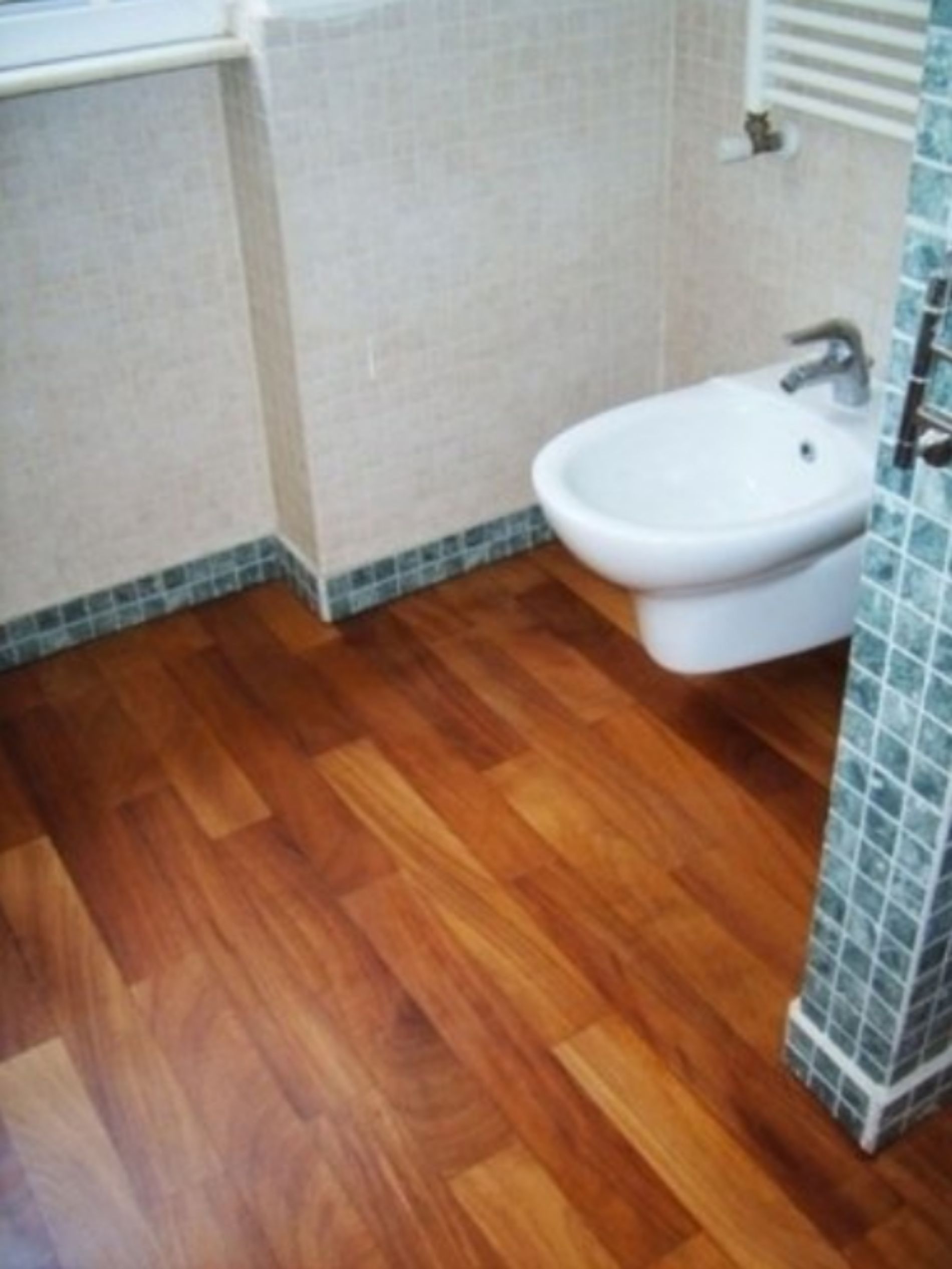 pavimento in legno per bagno
