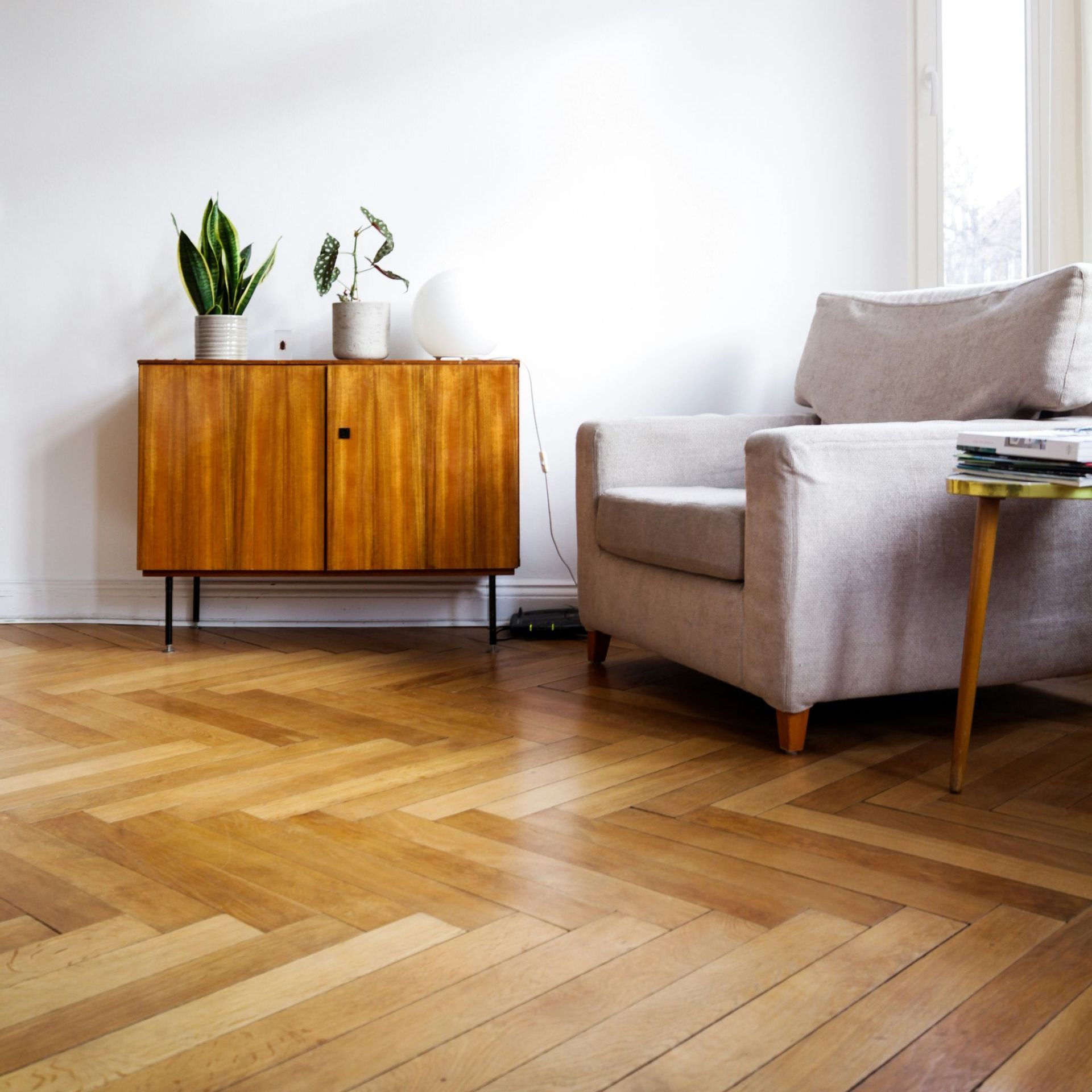 A living room with hardwood floors and a ceiling fan.