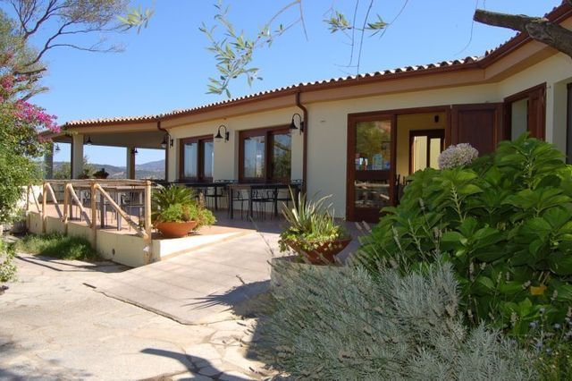 ristorante con ampi spazi esterni