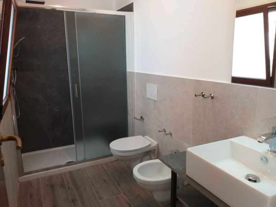 rooms with bathrooms