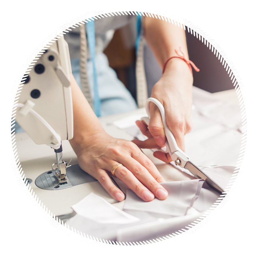 Stoff schneiden Nähmaschine Nähstube Schramm