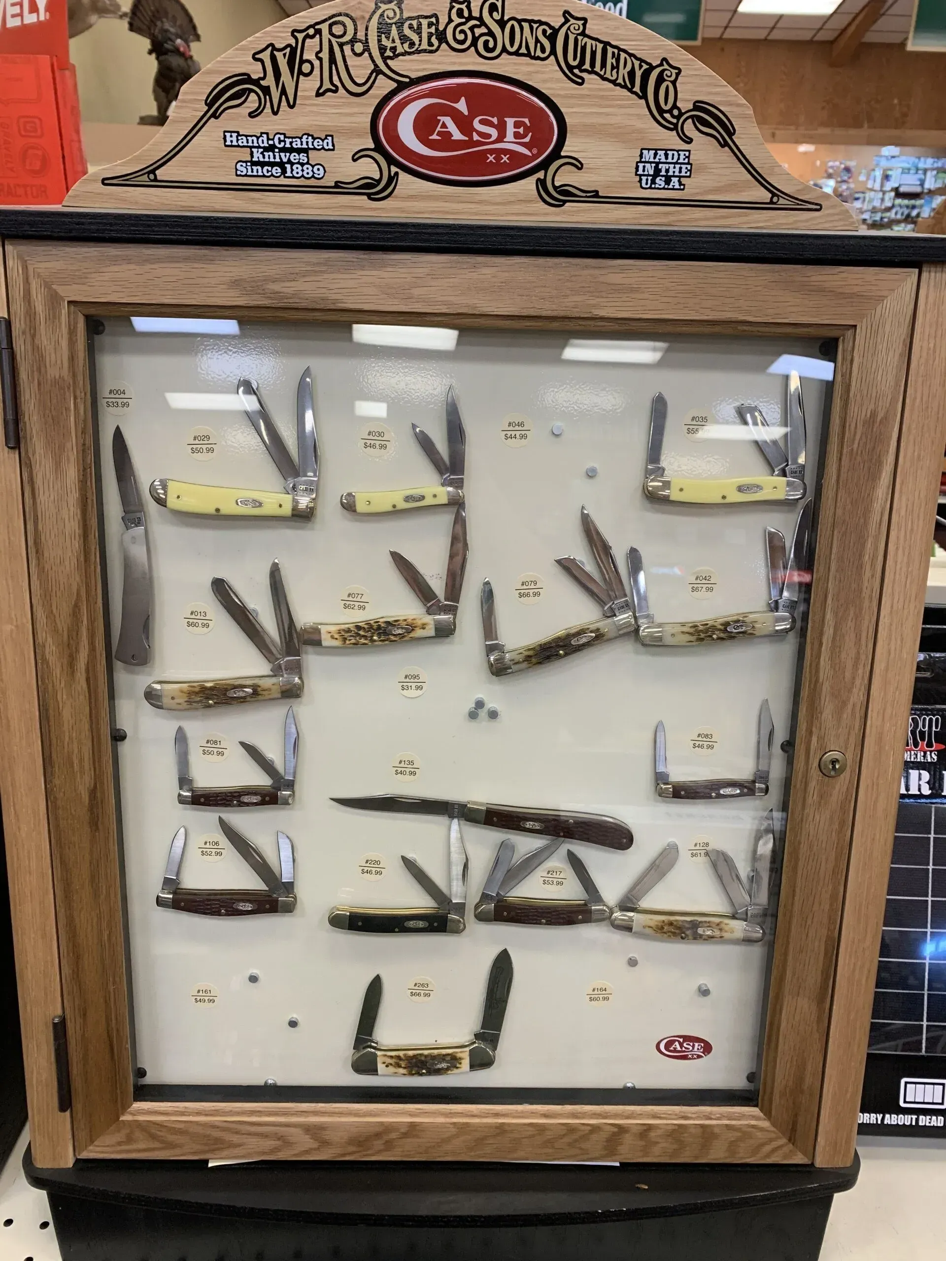 A display case filled with knives in a store