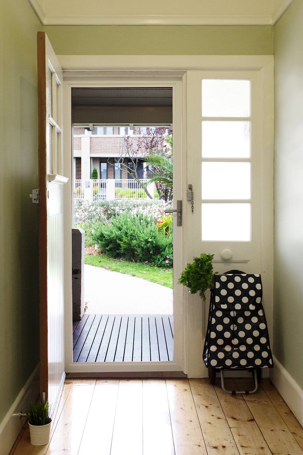 Open House Door — Glass & Aluminium Windows & Doors In Yeppoon, QLD