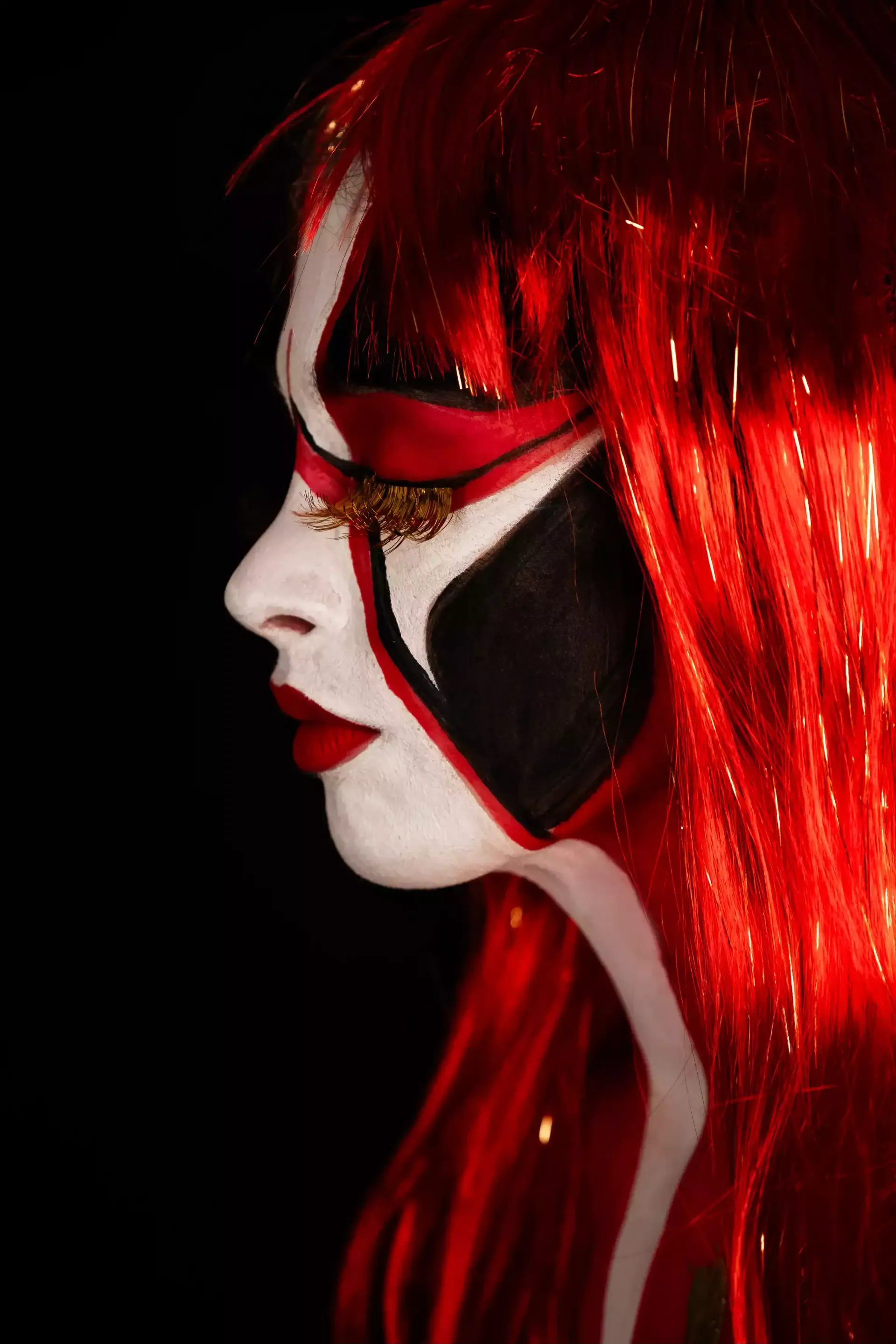 Trucco viso artistico, realizzato per uno shooting in uno studio fotografico a Milano