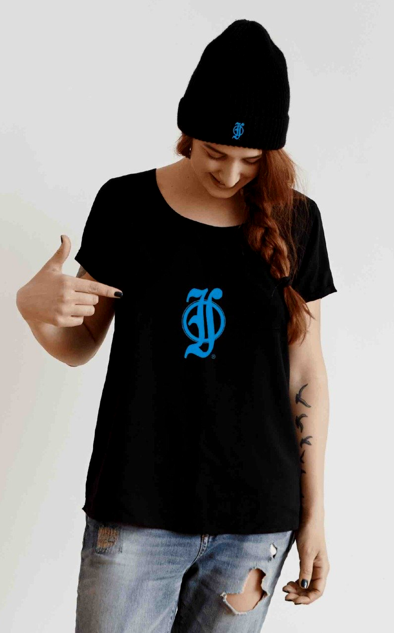 maglietta con logo ivart