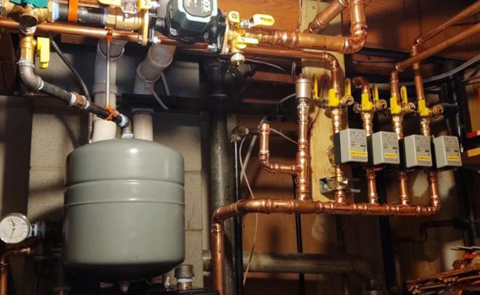 A room with a lot of pipes and a tank