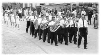 Die Musikkapelle beim Umzug in Ödenwaldstetten