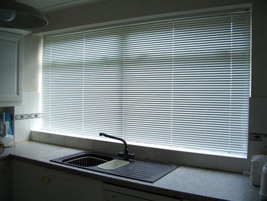 veneziana con comando manuale