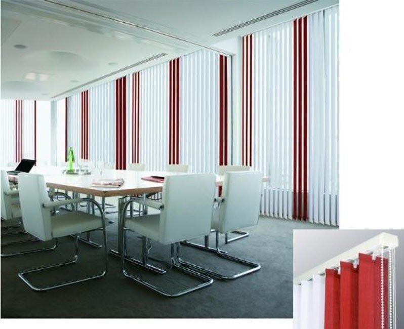 tenda a bande verticali in tessuto ignifugo