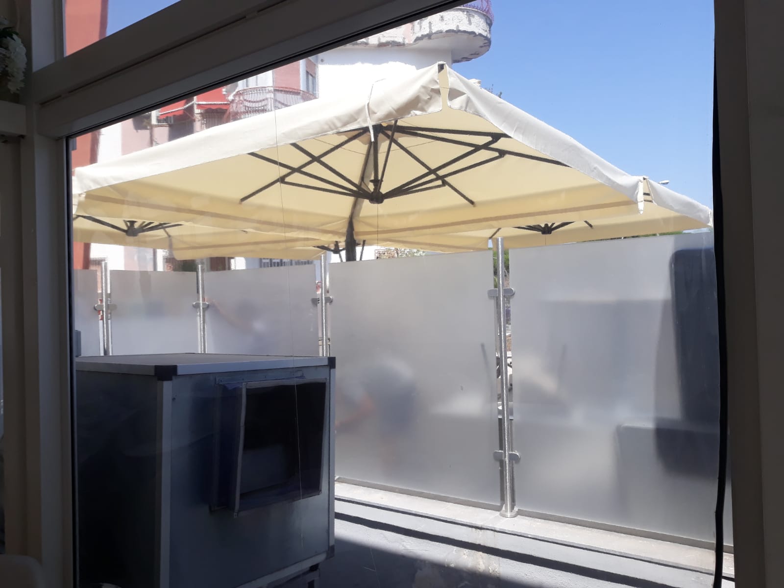 ombrellone esterno di un ristorante