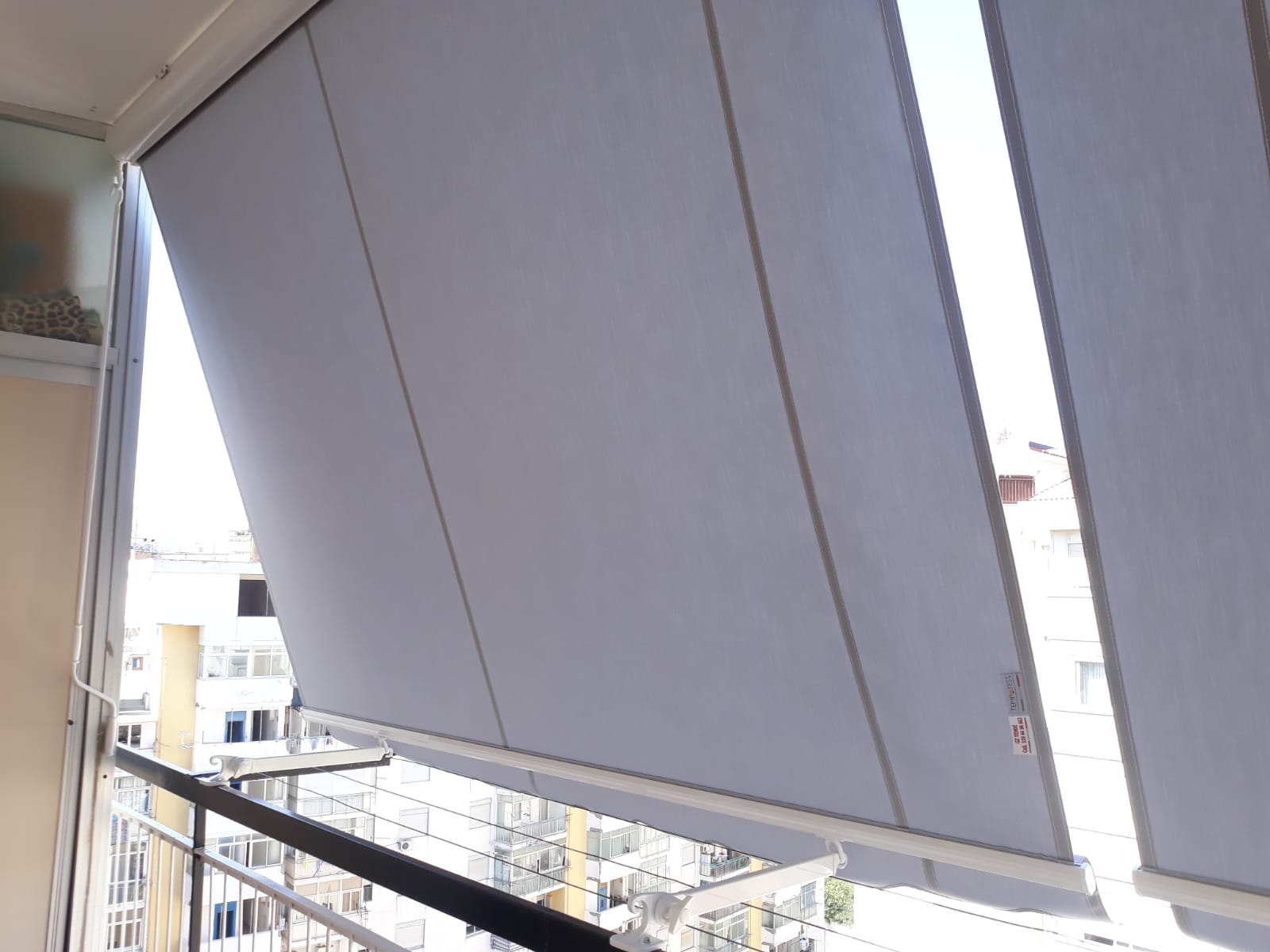 tenda da sole a caduta per terrazzo