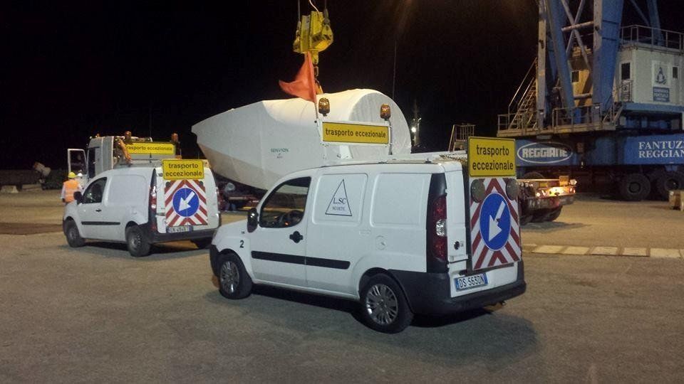 furgone bianco per trasporto eccezionale