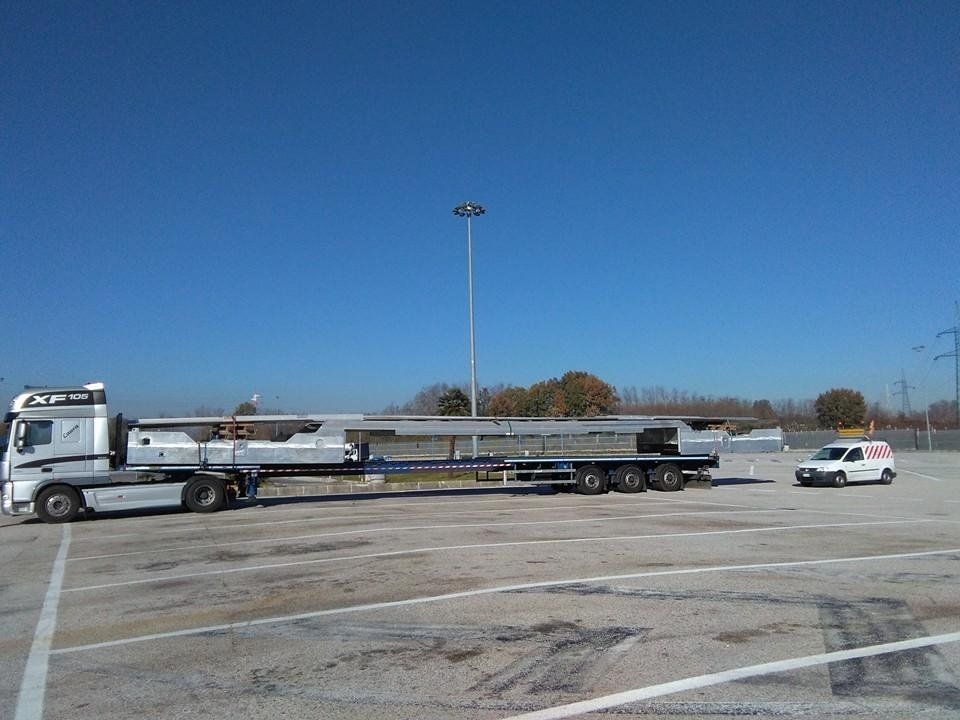 automezzo con rimorchio per trasporto eccezionale