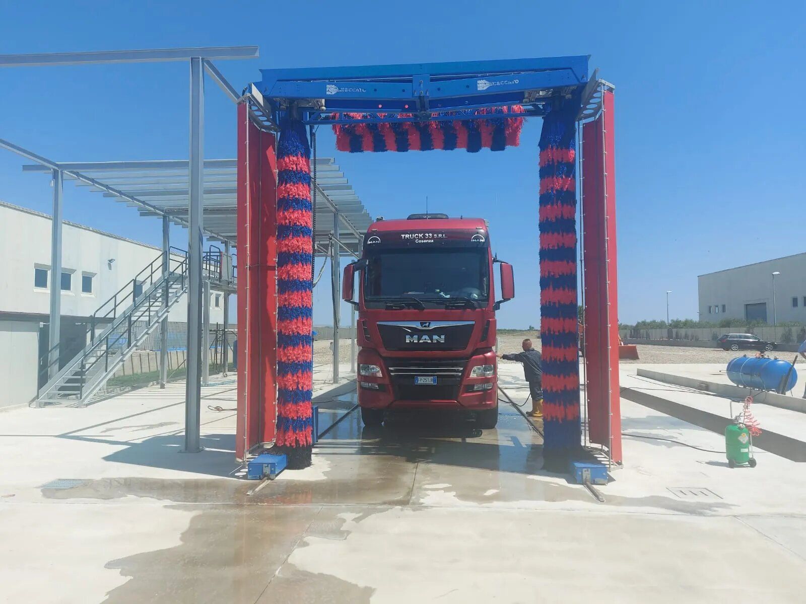 autolavaggio per automezzi