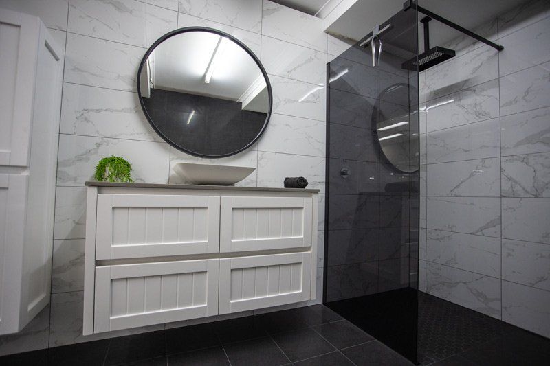 vanity with round mirror