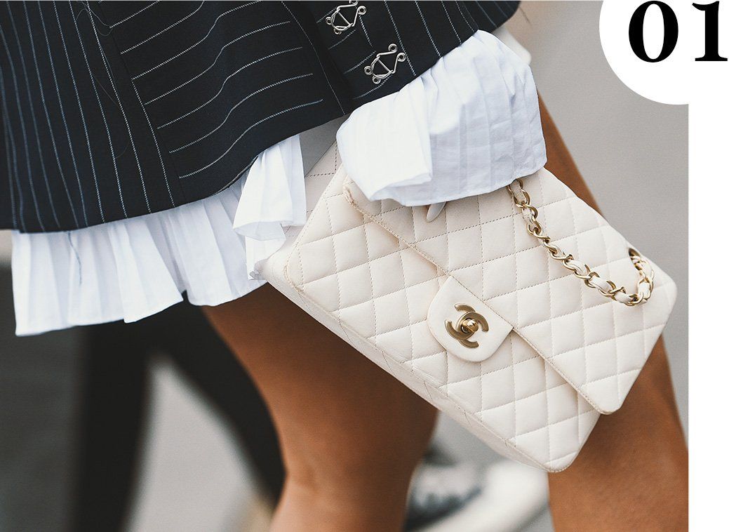 sac blanc et robe noire blanche