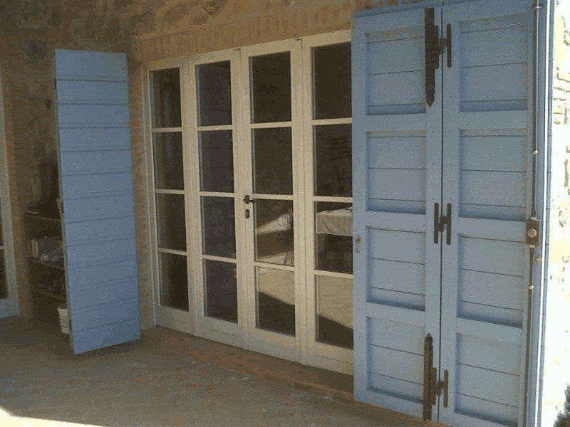 porta finestra con inglesina e sistema oscurante celeste