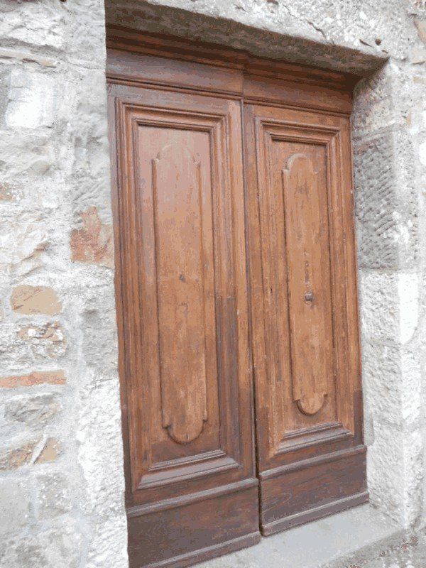 portone in legno antico a due ante restaurato