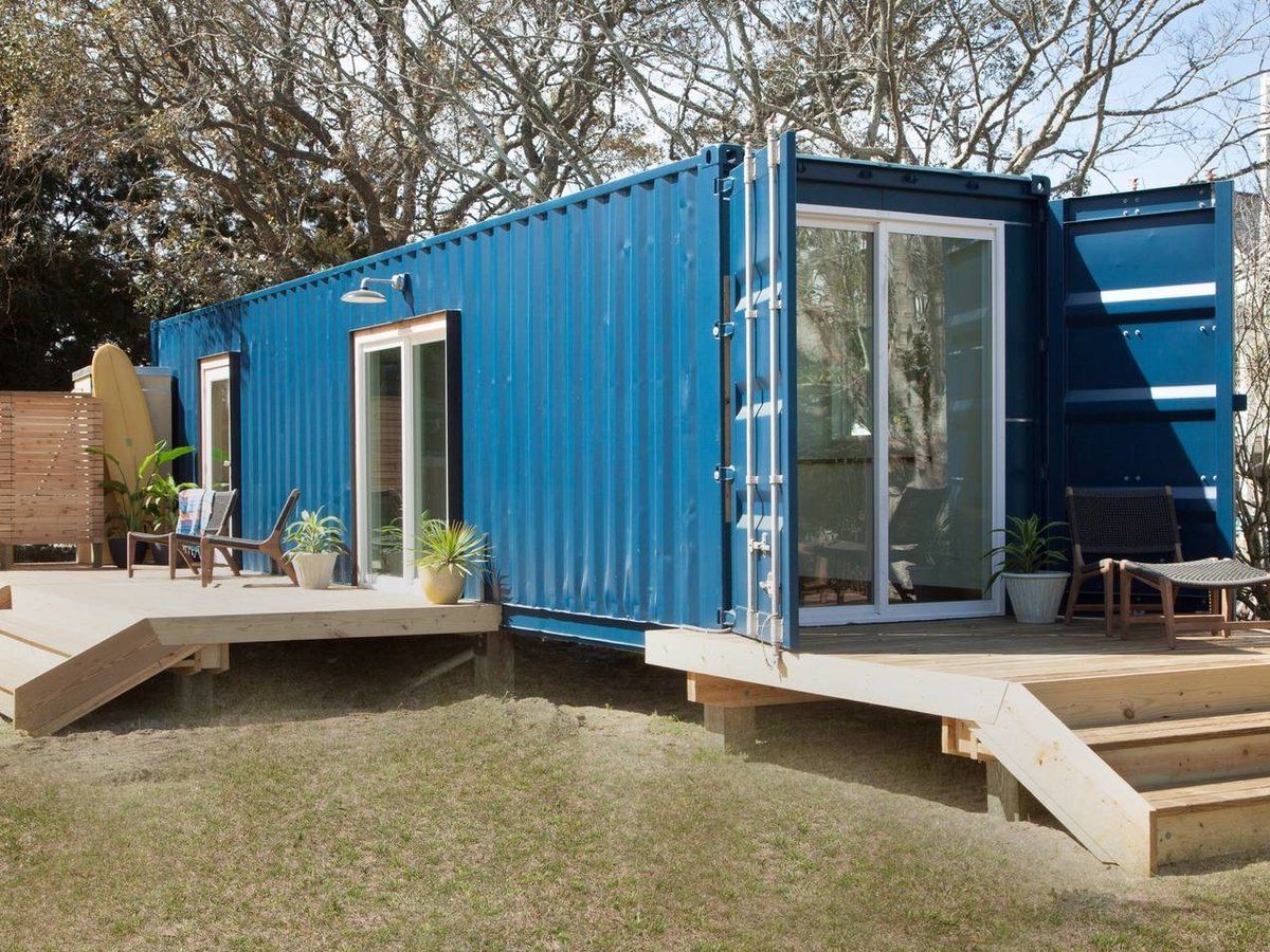 Soundproofed shipping container